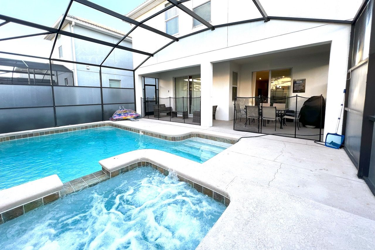 Private heated pool and hot tub at Kissimmee villa