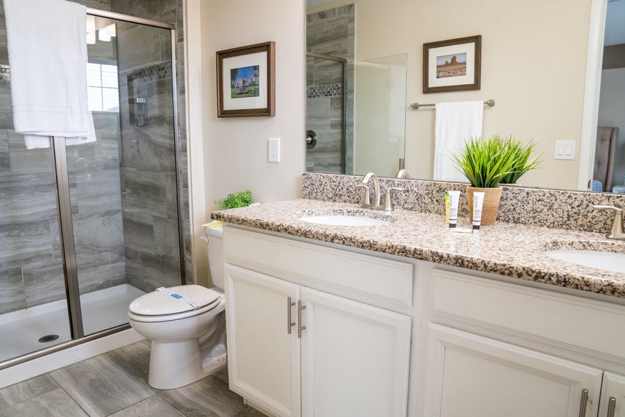 En-suite bathroom at Storey Lake rental