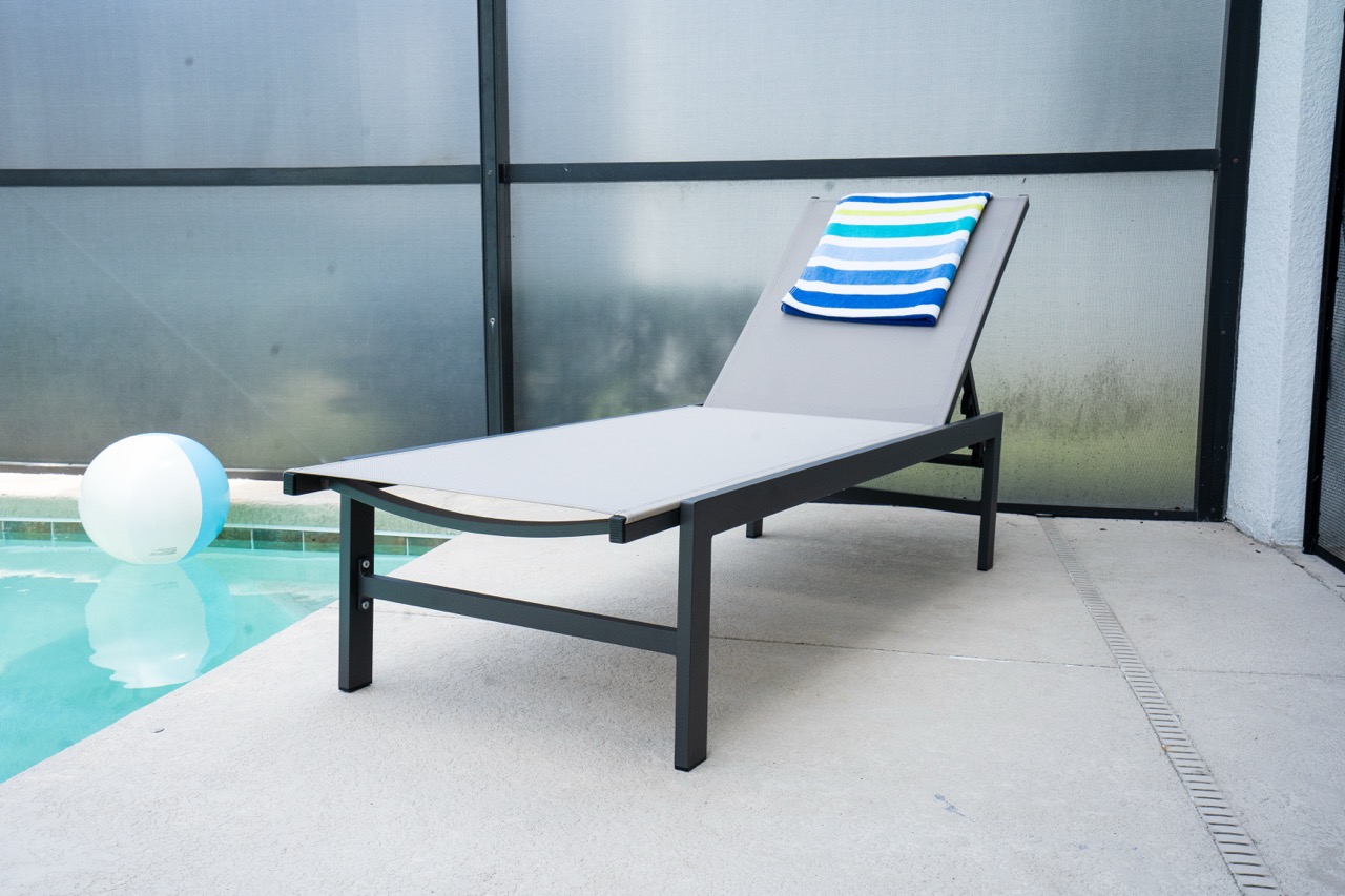 Parkside Retreat Pool Lounger